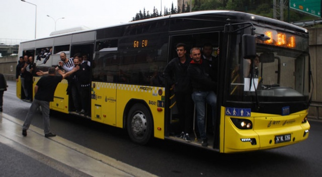 Otobüslerin camlarını kıran Beşiktaşlı taraftarlar stada alınmadı Otobüslerin camlarını kıran Beşiktaşlı taraftarlar stada alınmadı