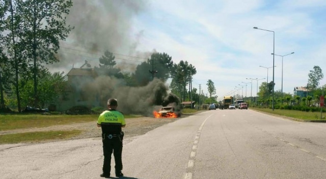 Otomobil alevlere teslim oldu