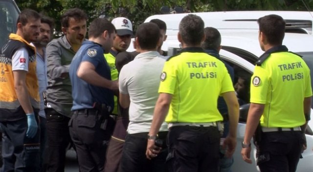 Polis memurundan burnunu kıran esnafa tokat Polis memurundan burnunu kıran esnafa tokat