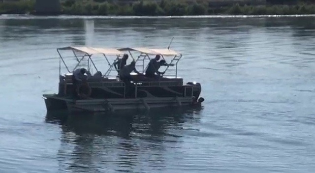Polisten kurtulmak için suya atladı