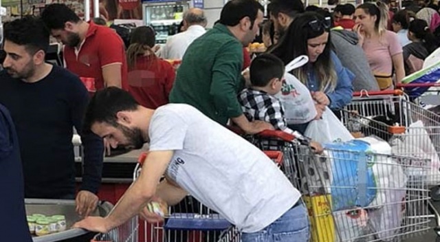 Ramazana saatler kala büyük yoğunluk! Ramazana saatler kala büyük yoğunluk!