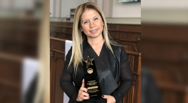Sağlık editörümüz Ziyneti Kocabıyık’a 'Şahane Medya Ödülü' Sağlık editörümüz Ziyneti Kocabıyık’a 'Şahane Medya Ödülü'