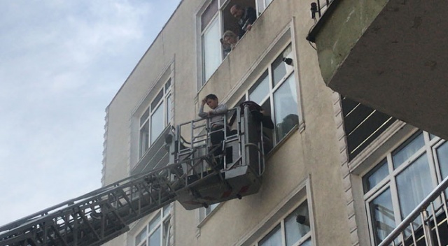 Sarıyer'de korkutan yangın: Mahsur kalan 20 vatandaş kurtarıldı Sarıyer'de korkutan yangın: Mahsur kalan 20 vatandaş kurtarıldı