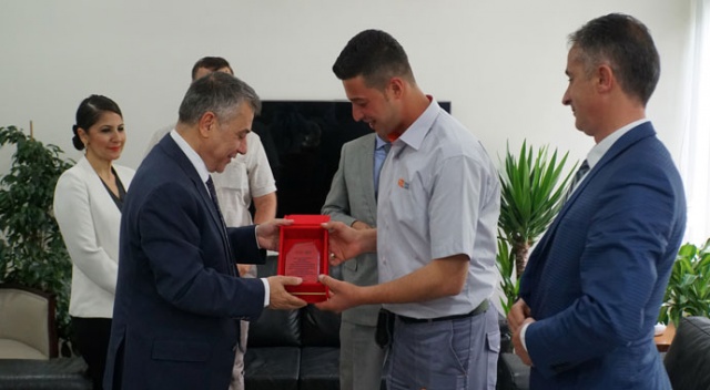 Sayaç okurken iki kişinin hayatını kurtardı