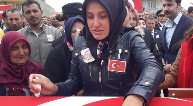 Şehit eşinden hainlere tokat gibi cevap Şehit eşinden hainlere tokat gibi cevap