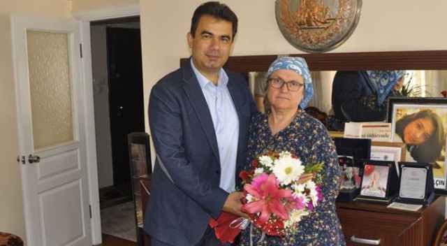 Şehit öğretmenin annesine Anneler Günü ziyareti