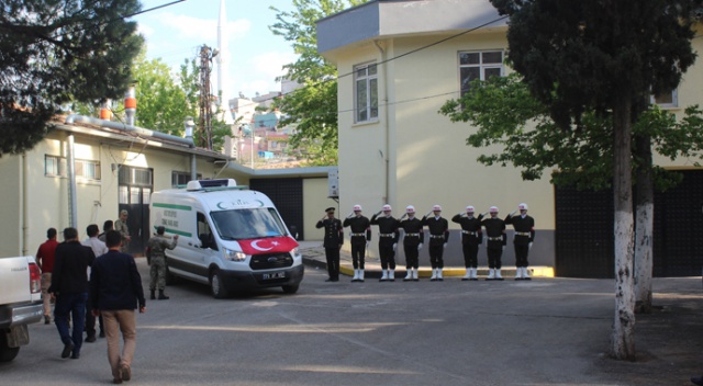 Şehit Yüzbaşı Celalettin Özdemir&#039;in naaşı Gaziantep&#039;e getirildi