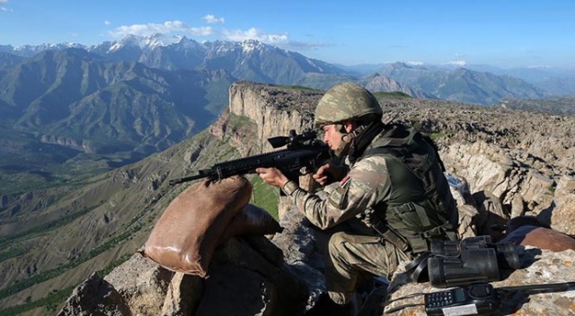 Şırnak&#039;ta iki PKK&#039;lı terörist teslim oldu
