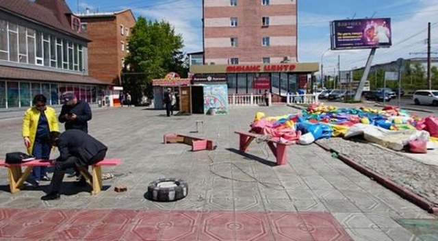 Şişme oyun parkı rüzgara kapıldı: 5 çocuk yaralandı Şişme oyun parkı rüzgara kapıldı: 5 çocuk yaralandı