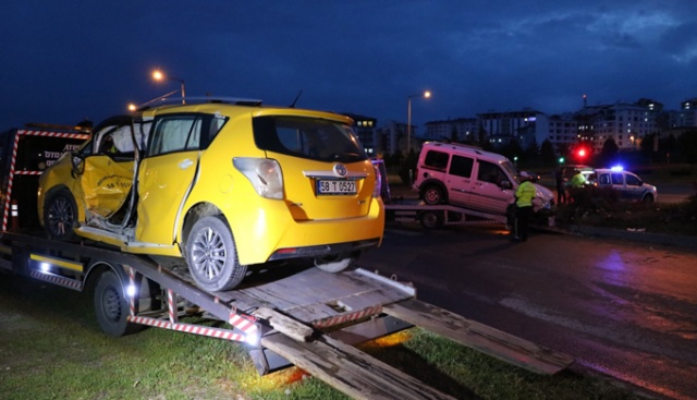 Sivas’ta trafik kazası: 8 yaralı