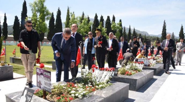 Soma&#039;da 301 madenci dualarla anıldı