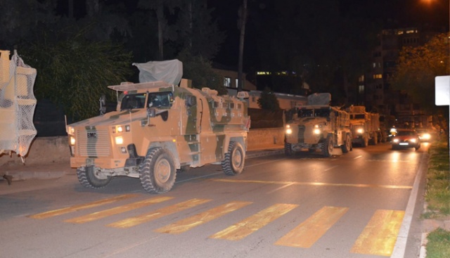 Suriye sınırına sevkiyat sürüyor Suriye sınırına sevkiyat sürüyor