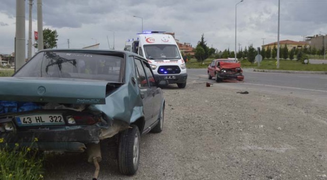 Tavşanlı&#039;da trafik kazası, 2 yaralı
