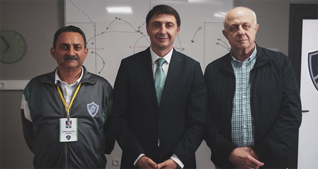Trabzonspor’un efsane golcüsü BiP için babasıyla kameraların karşısına geçti Trabzonspor’un efsane golcüsü BiP için babasıyla kameraların karşısına geçti