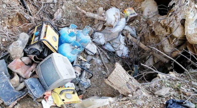 Tunceli'de 14 sığınak ve barınak imha edildi Tunceli'de 14 sığınak ve barınak imha edildi