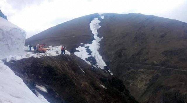 Uçurumdan yuvarlanan kayıp gazeteciyi arama çalışmaları yeniden başladı