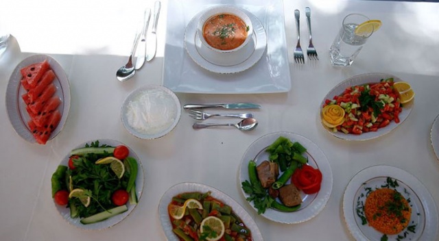 Uzmanlardan &#039;üç öğün iftar&#039; önerisi