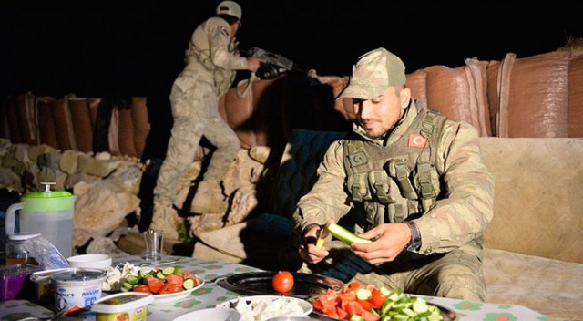 Vatan nöbetinde bin 100 rakımlı tepede ilk sahur