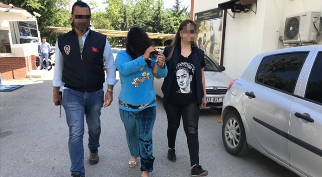 Yaşlı adamları dolandıran kadın, görüntülenmemek için elinden geleni yaptı