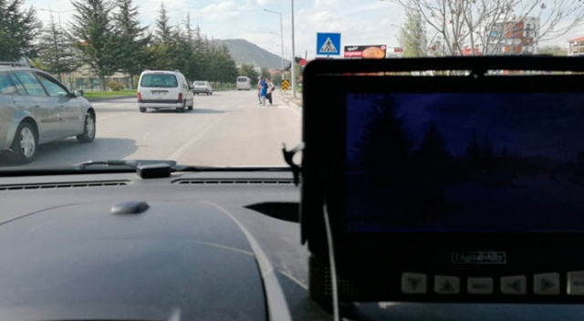 Yayalara yol vermeyen sürücülere ceza yağdı Yayalara yol vermeyen sürücülere ceza yağdı