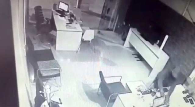 'Düşünceli!' hırsız kamerada 'Düşünceli!' hırsız kamerada