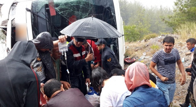 Antalya’da yolcu otobüsü devrildi: Çok sayıda yaralı var Antalya’da yolcu otobüsü devrildi: Çok sayıda yaralı var