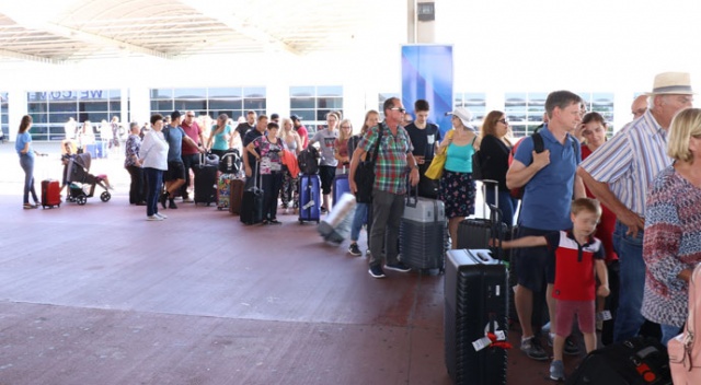 Antalya&#039;ya havadan turist yağıyor!