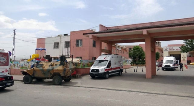 Azez'de TSK üssüne saldırı: 1 asker şehit, 4 asker yaralı Azez'de TSK üssüne saldırı: 1 asker şehit, 4 asker yaralı