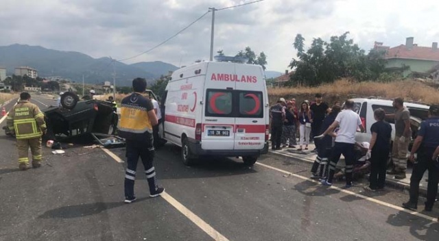Balıkesir Sındırgı karayolunda kaza: 6 yaralı Balıkesir Sındırgı karayolunda kaza: 6 yaralı