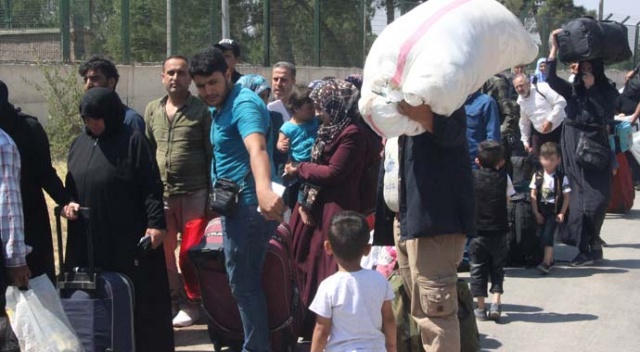 Bayramı ülkesinde geçiren 20 bin Suriyeliden 4 bini Türkiye’ye döndü Bayramı ülkesinde geçiren 20 bin Suriyeliden 4 bini Türkiye’ye döndü