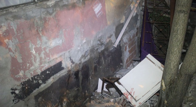 Beyoğlu'nda bir evin balkonu çöktü: 3'ü çocuk, 5 yaralı