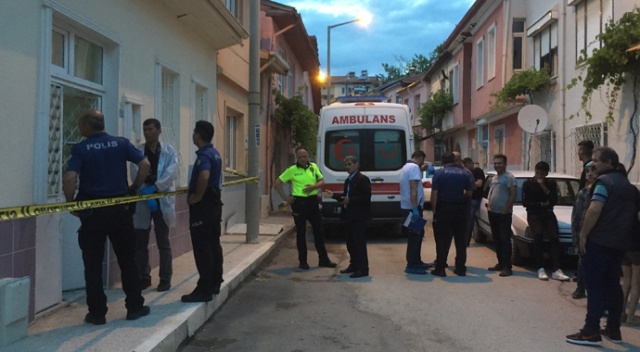 Burdur'da 3 gündür haber alınamayan kadın evinde ölü bulundu Burdur'da 3 gündür haber alınamayan kadın evinde ölü bulundu