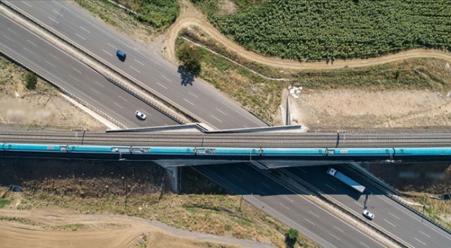 Çerkezköy-Kapıkule demir yolu hattında imzalar atılıyor Çerkezköy-Kapıkule demir yolu hattında imzalar atılıyor