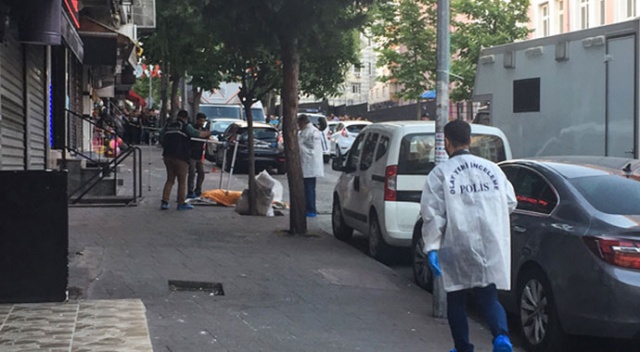 Cinnet getiren adam eşini ve çocuklarını vurup intihar etti Cinnet getiren adam eşini ve çocuklarını vurup intihar etti