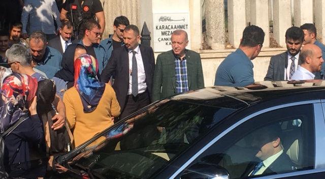 Cumhurbaşkanı Erdoğan, Karacaahmet Mezarlığı'nı ziyaret etti