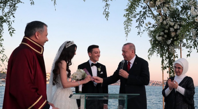 Cumhurbaşkanı Erdoğan, Mesut Özil&#039;in nikah şahidi oldu