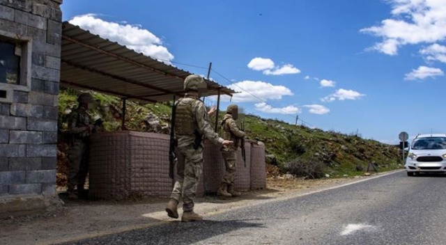 Diyarbakır'da bir PKK'lı terörist yakalandı Diyarbakır'da bir PKK'lı terörist yakalandı