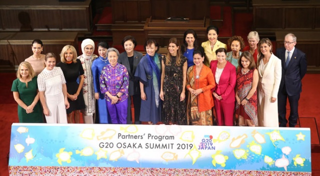 Emine Erdoğan'dan G20 Liderler Zirvesi'nde 'Sıfır Atık' mesajı Emine Erdoğan'dan G20 Liderler Zirvesi'nde 'Sıfır Atık' mesajı