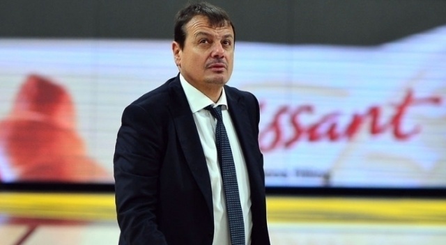 Ergin Ataman parkeye bu sefer kulaklıksız çıktı