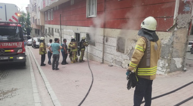 Esenyurt&#039;ta çocukların ateşle oyunu yangın çıkardı