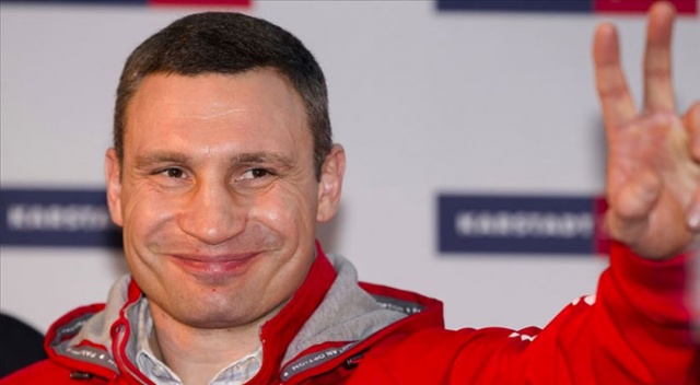 Eski boks şampiyonu Klitschko yanan yattan kurtarıldı Eski boks şampiyonu Klitschko yanan yattan kurtarıldı