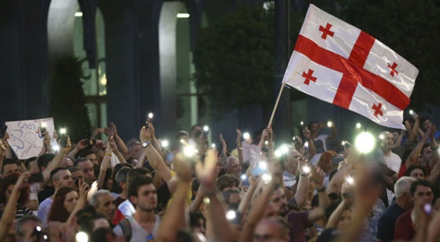 Gürcistan&#039;da protestolar sürüyor