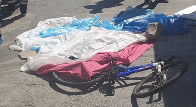Hafriyat kamyonunun çarptığı çocuk hayatını kaybetti Hafriyat kamyonunun çarptığı çocuk hayatını kaybetti