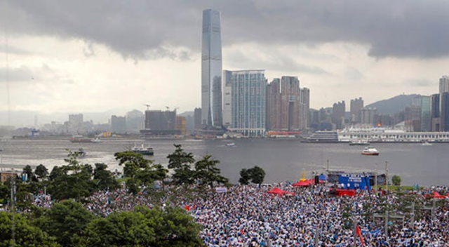 Hong Kong&#039;da polise destek gösterisi düzenlendi