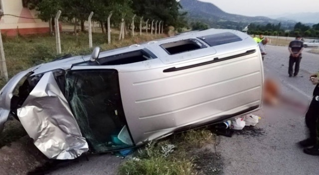 İneğe çarpan araçtaki 3 kişi yaralandı