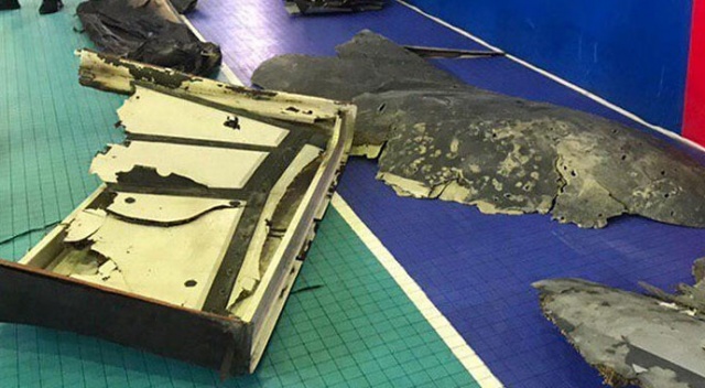 İran düşürdüğü ABD'ye ait İHA'nın enkazını sergiledi