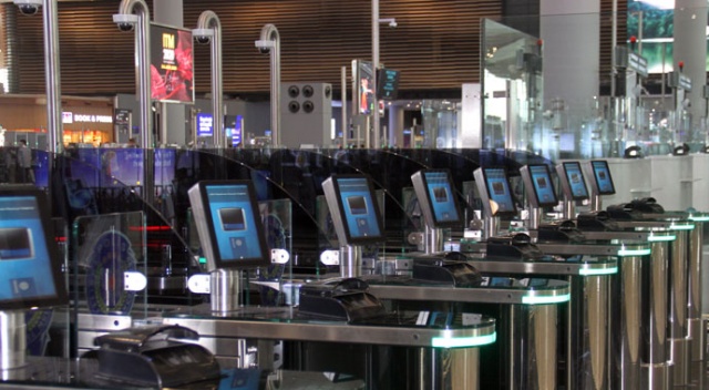 İstanbul Havalimanı’nda pasaporttan hızlı geçiş sistemi başladı İstanbul Havalimanı’nda pasaporttan hızlı geçiş sistemi başladı
