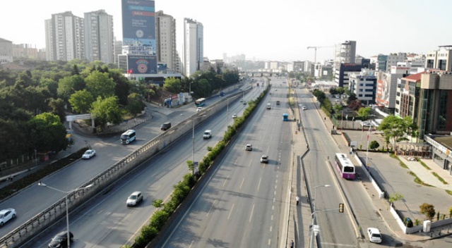 İstanbul trafiğinde sıra dışı Pazartesi manzarası! Tatilciler gitti, trafik boş kaldı İstanbul trafiğinde sıra dışı Pazartesi manzarası! Tatilciler gitti, trafik boş kaldı