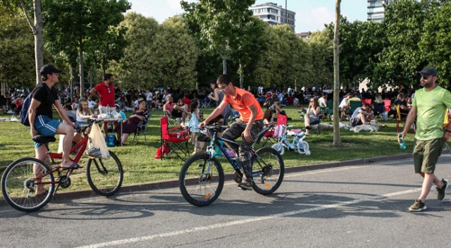 İstanbullular sahillere akın etti İstanbullular sahillere akın etti