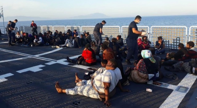 İzmir'de 24'ü çocuk 100 göçmen yakalandı İzmir'de 24'ü çocuk 100 göçmen yakalandı
